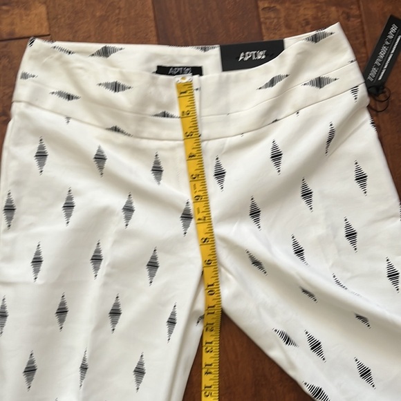 Women's Apt. 9 Fit Capri Pant Size::4 - Picture 9 of 15